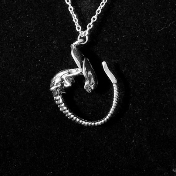 Baby Xenomorph Pendant Necklace - Creature from Alien - Silver color - New - Picture 2 of 7